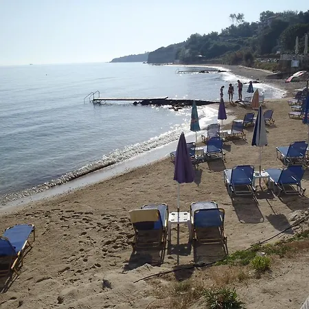 아파트 Loukas On The Waves