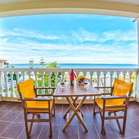 아파트 Loukas On The Waves