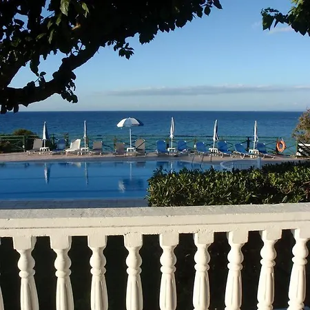 아파트 Loukas On The Waves *