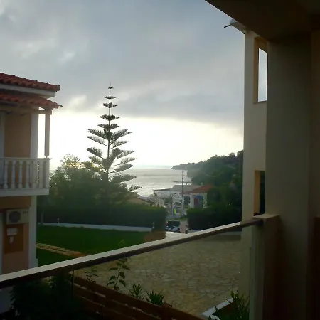 Loukas On The Waves * Tragaki