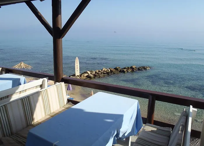 Loukas On The Waves 公寓 *