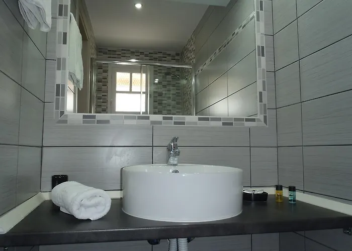 Loukas On The Waves 查加基恩