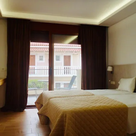 Loukas On The Waves Daire *